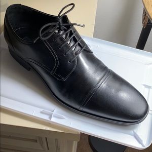 Kenneth Cole Reaction all black dress shoes